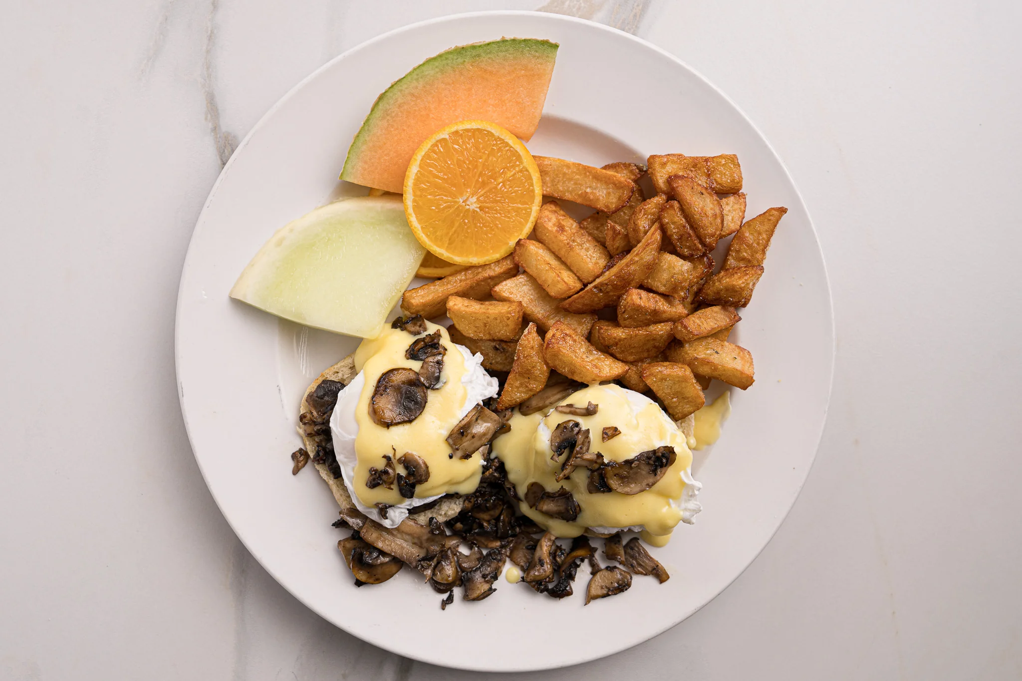 Béné au fromage brie et champignons sautés — Restaurant Le Moulin