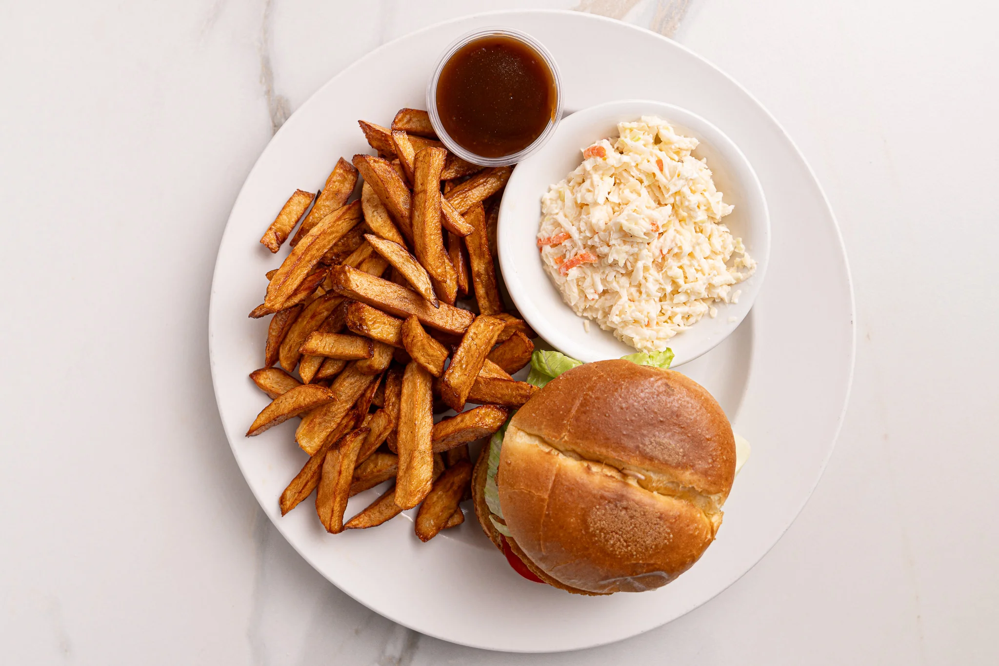 Assiette burger au poulet — Restaurant Le Moulin